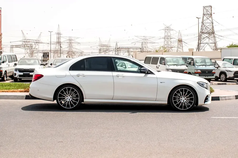 2017 - BENZ E43 - IMMACULATE CONDITION - ONLY 58,000 KM - Image 4