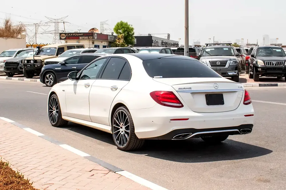 2017 - BENZ E43 - IMMACULATE CONDITION - ONLY 58,000 KM - Image 6
