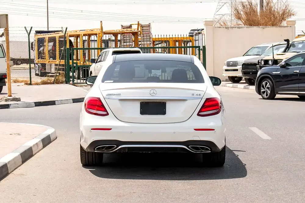 2017 - BENZ E43 - IMMACULATE CONDITION - ONLY 58,000 KM - Image 7