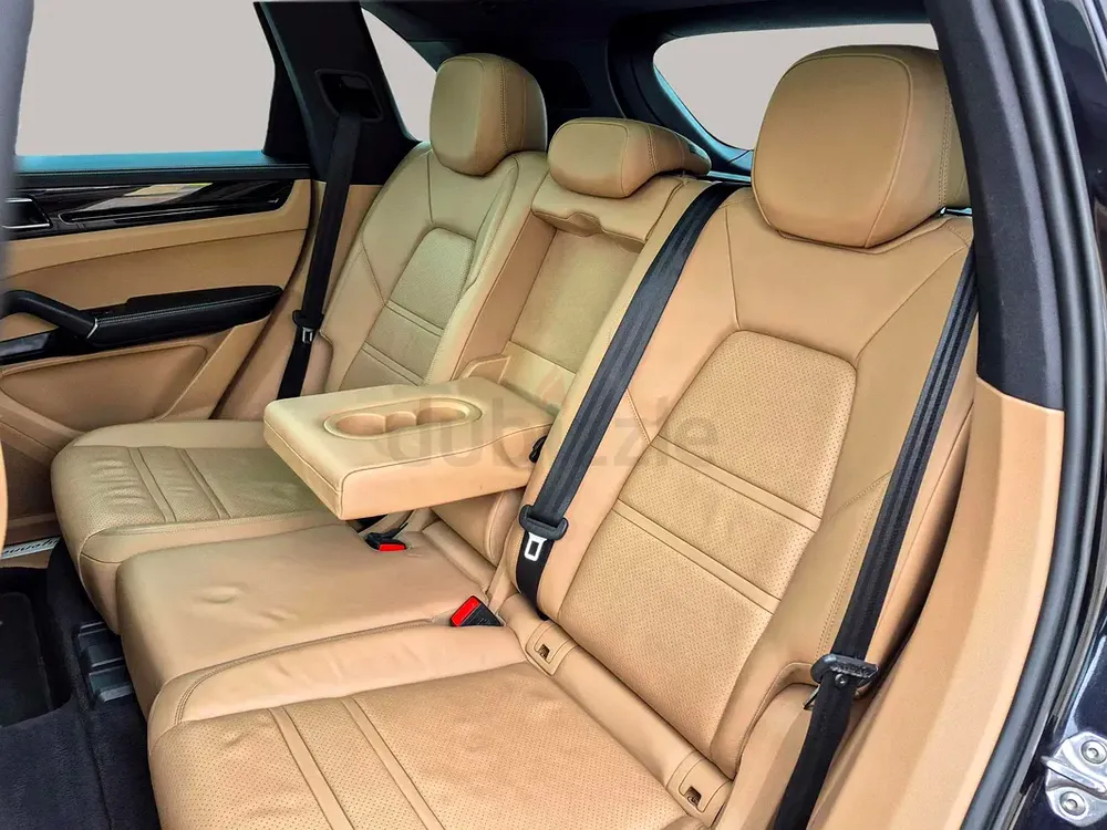 AED 2687/month | 2018 Porsche Cayenne  | GCC Specs | Ref#451065 - Image 12