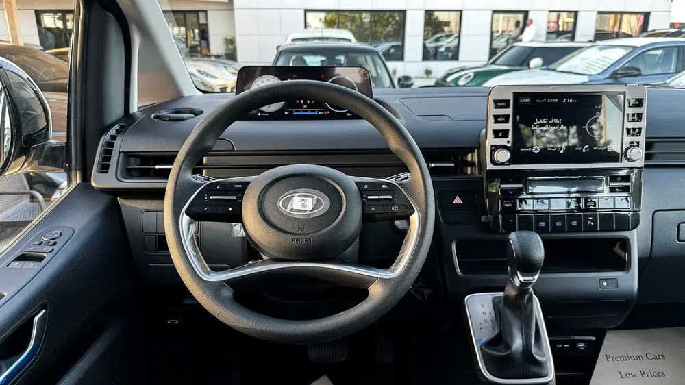 Hyundai Staria Luxury 2025 Brand New 11 Seater Diesel 2.2L Turbo 4 Cylinders GCC - Image 15