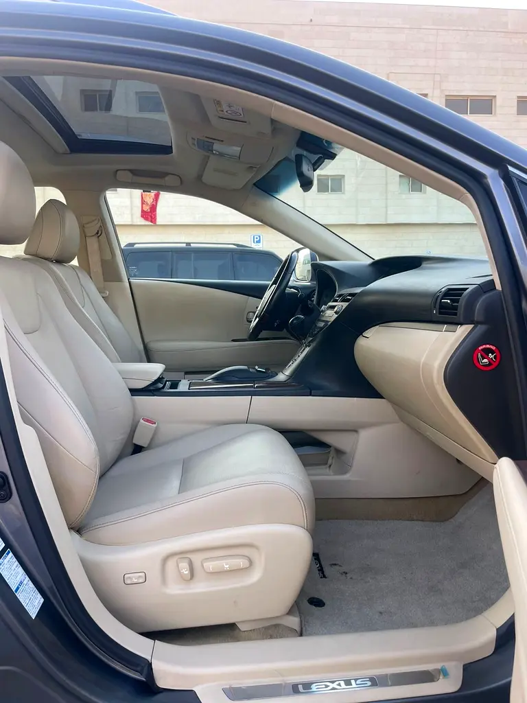 LEXUS RX 350 GCC FULL OPTION GOOD CONDITION - Image 6