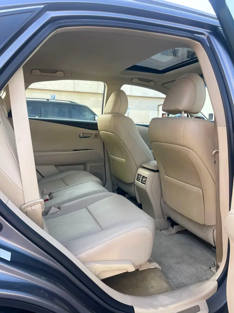 LEXUS RX 350 GCC FULL OPTION GOOD CONDITION - Image 8