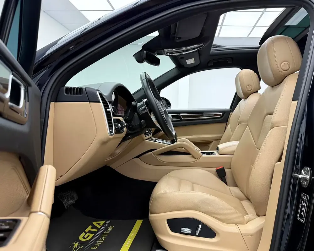 2021 Porsche Cayenne, Warranty, Full Porsche Service History, Excellent Condition, GCC - Image 8