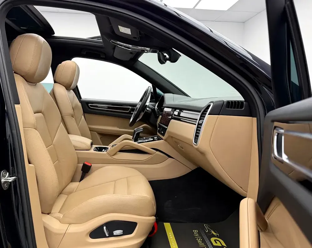 2021 Porsche Cayenne, Warranty, Full Porsche Service History, Excellent Condition, GCC - Image 9