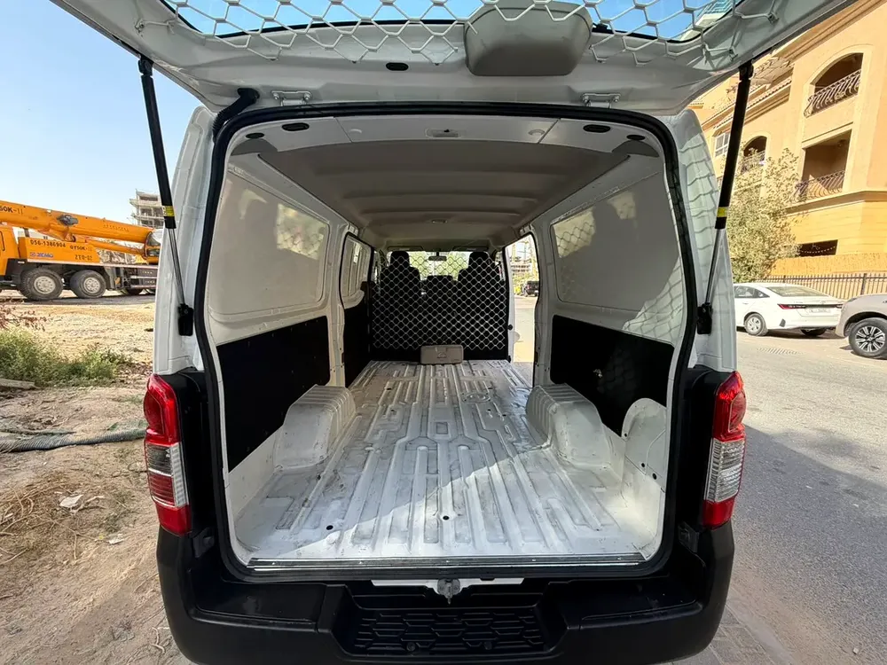 NISSAN URVAN NV350 2022 - GCC 2022 - PERFECT FOR BUSINESS. - Image 10
