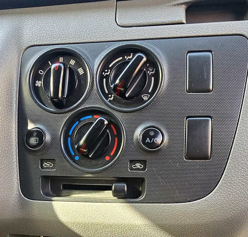 NISSAN URVAN NV350 2022 - GCC 2022 - PERFECT FOR BUSINESS. - Image 9