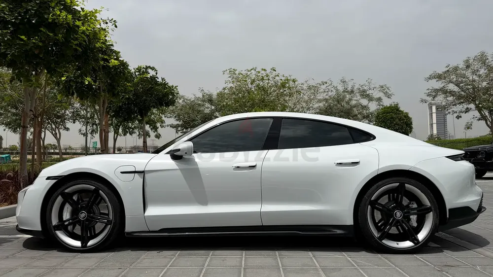 Porsche Taycan Turbo 2021 | GCC Specs | Warranty | Full Servide - Image 10
