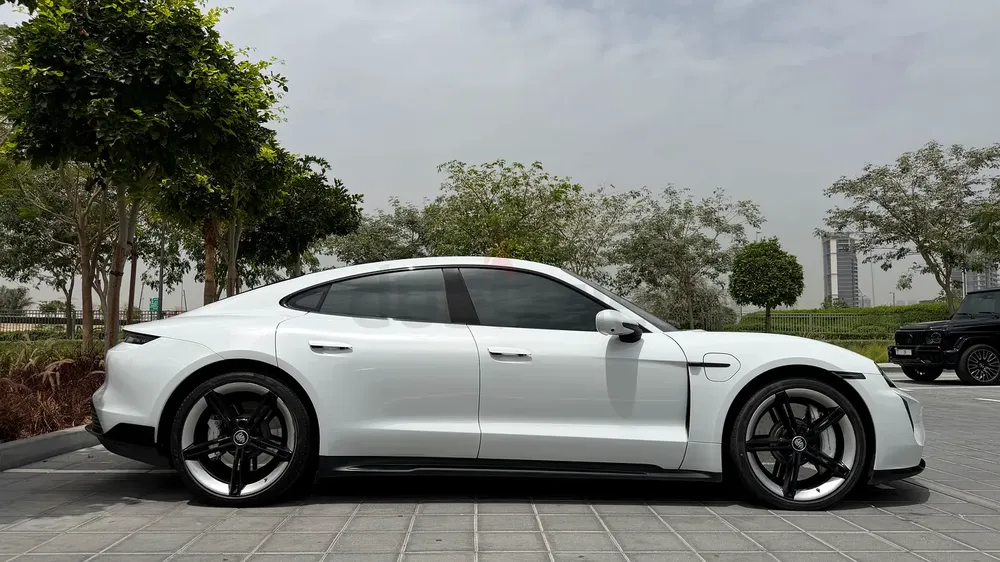 Porsche Taycan Turbo 2021 | GCC Specs | Warranty | Full Servide - Image 4