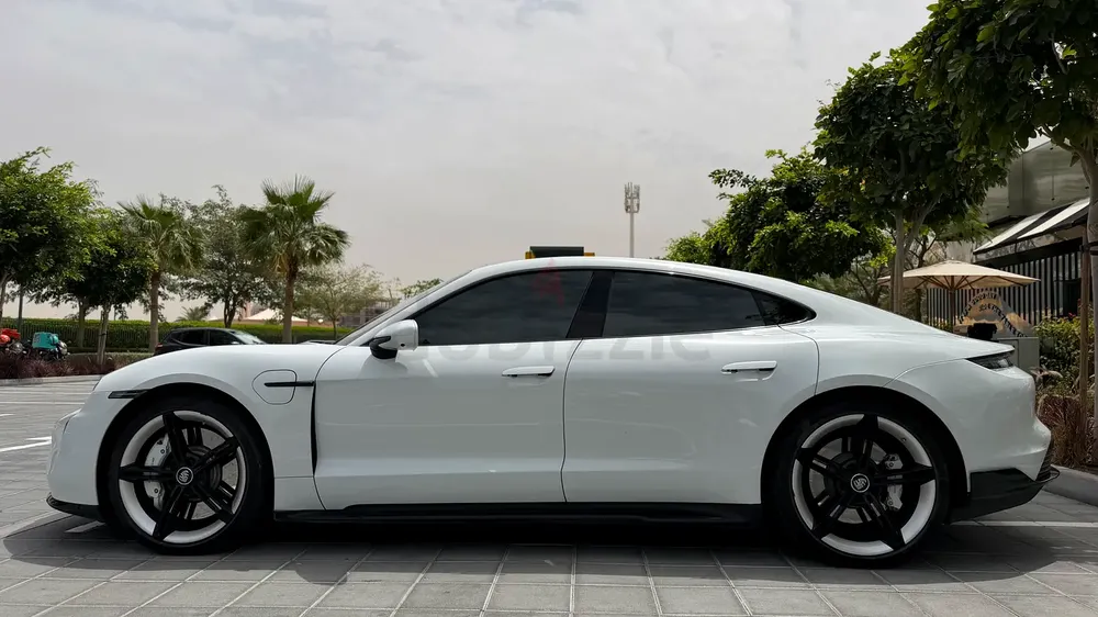 Porsche Taycan Turbo 2021 | GCC Specs | Warranty | Full Servide - Image 5