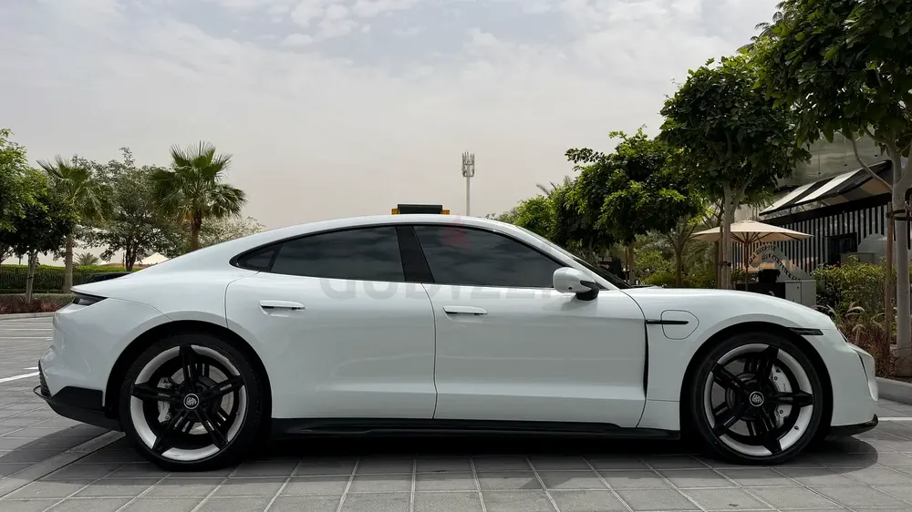 Porsche Taycan Turbo 2021 | GCC Specs | Warranty | Full Servide - Image 9