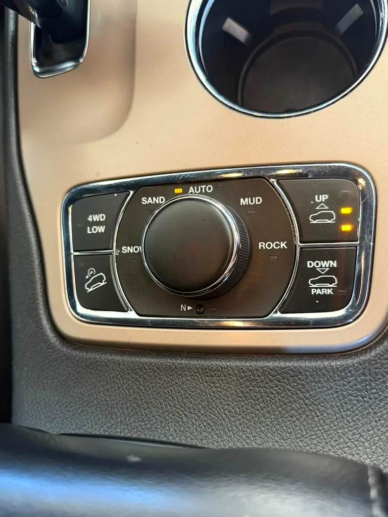 Jeep Grand Cherokee Overland in Brand New condition Available for Immediate Sale - Image 4