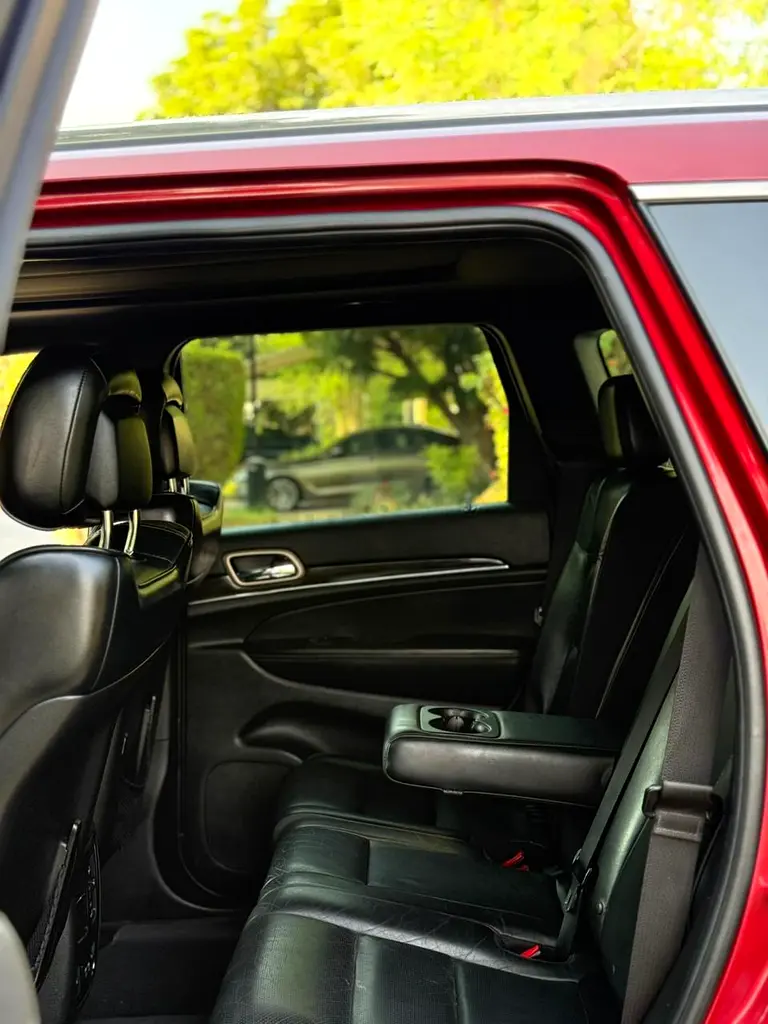 Jeep Grand Cherokee Overland in Brand New condition Available for Immediate Sale - Image 6