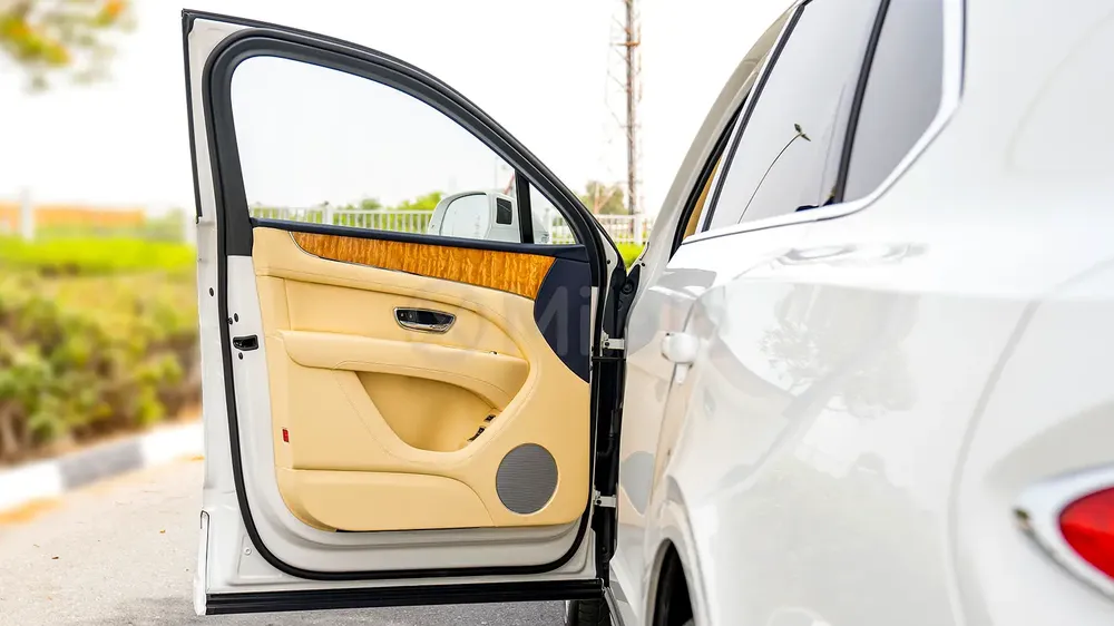 BENTLEY BENTAYGA | IN-HOUSE FINANCING AVAILABLE | DRIVE TODAY PAY LATER! - Image 9