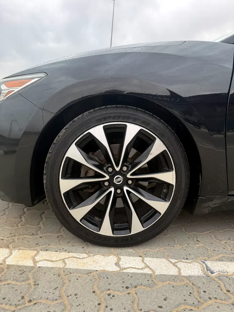 Nissan Maxima SR 2018, GCC Specs - Excellent Condition! - Image 9