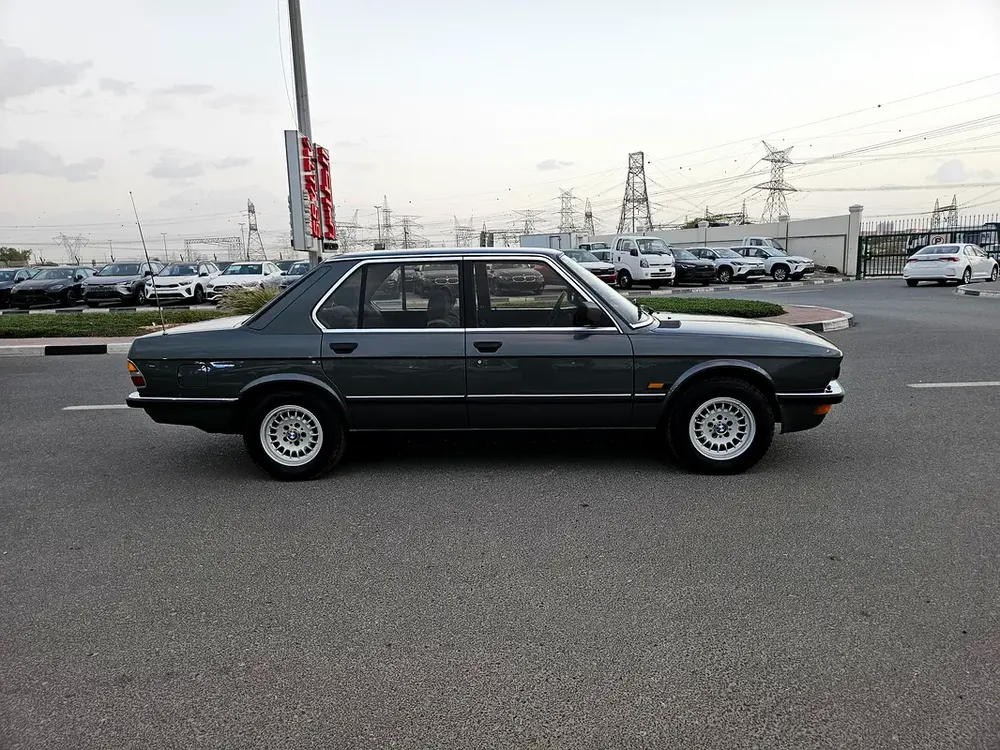 BMW 520I 1987 CLASSIC JAPAN IMPORTED - Image 4