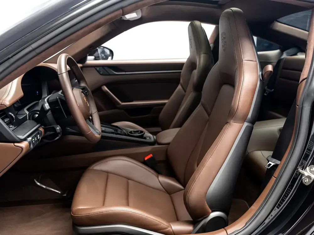 SUMMER STARTS NOW | EXCLUSIVE DEAL BY BLACKLINE! 2029 Porsche Warranty, GCC, Low KMs - Image 11