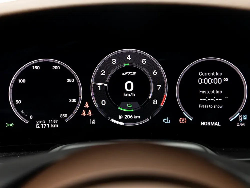 SUMMER STARTS NOW | EXCLUSIVE DEAL BY BLACKLINE! 2029 Porsche Warranty, GCC, Low KMs - Image 13