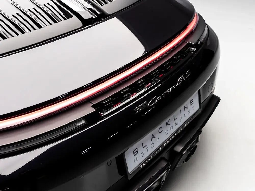 SUMMER STARTS NOW | EXCLUSIVE DEAL BY BLACKLINE! 2029 Porsche Warranty, GCC, Low KMs - Image 20