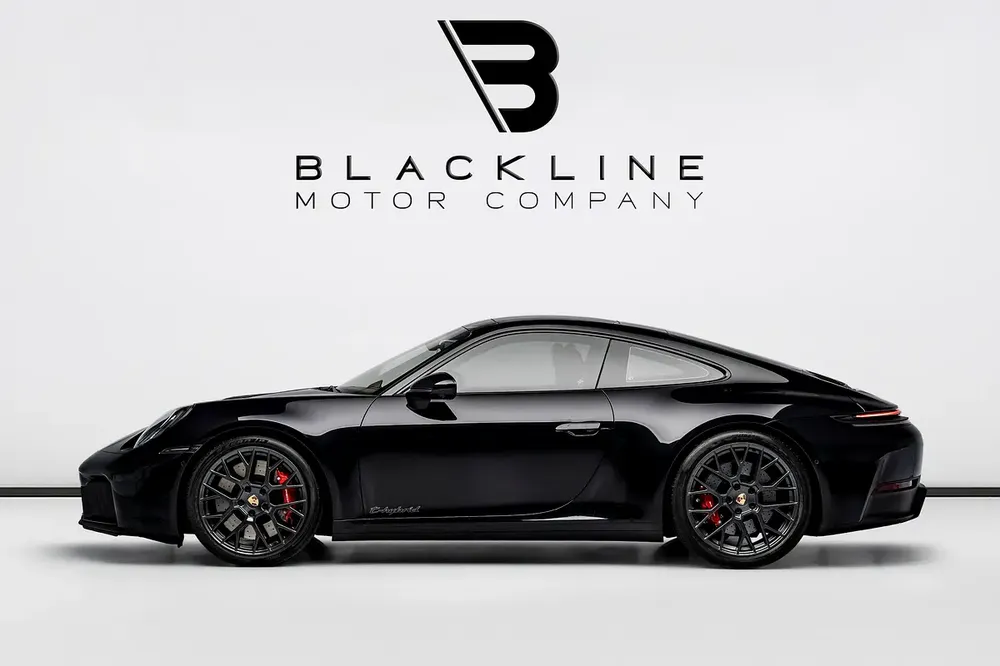 SUMMER STARTS NOW | EXCLUSIVE DEAL BY BLACKLINE! 2029 Porsche Warranty, GCC, Low KMs - Image 5