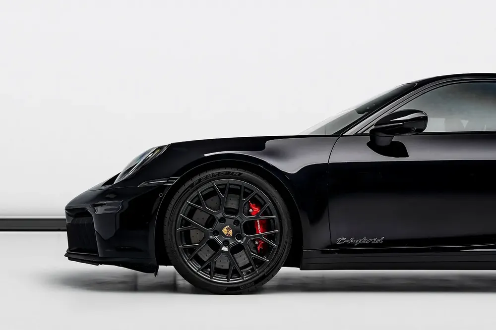SUMMER STARTS NOW | EXCLUSIVE DEAL BY BLACKLINE! 2029 Porsche Warranty, GCC, Low KMs - Image 6