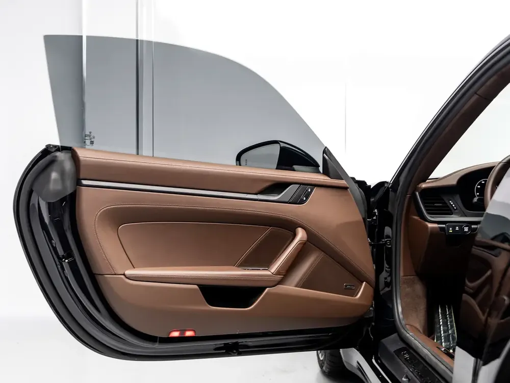 SUMMER STARTS NOW | EXCLUSIVE DEAL BY BLACKLINE! 2029 Porsche Warranty, GCC, Low KMs - Image 7