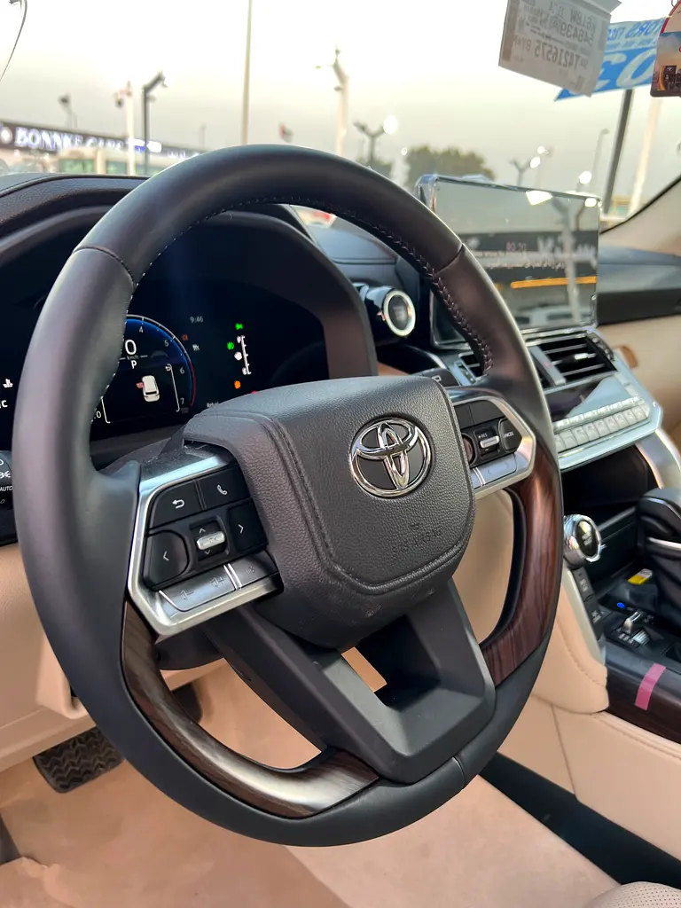 Toyota Land Cruiser GXR 3.5L 2026 - Image 13