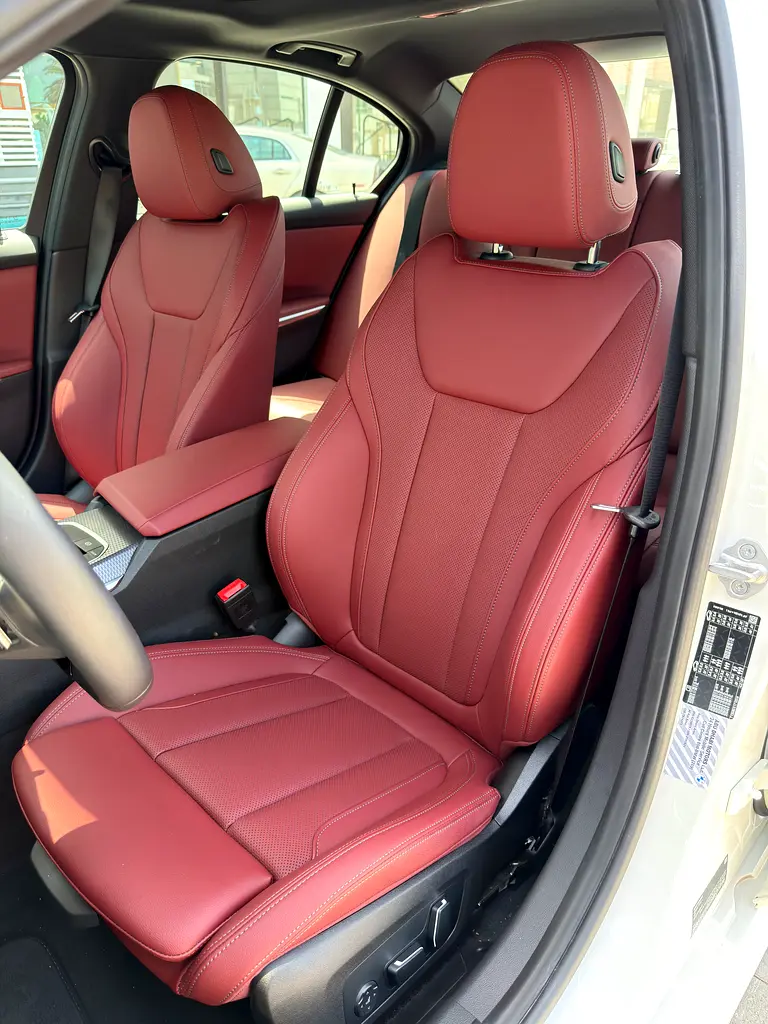 BMW 3-Series 320i 2025 - GCC Specs - 5 Years Warranty - 5 Years Free Service. Free insurance & t - Image 14