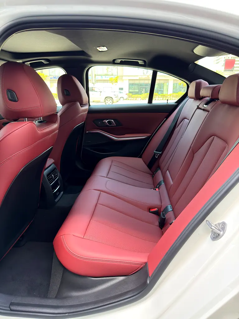 BMW 3-Series 320i 2025 - GCC Specs - 5 Years Warranty - 5 Years Free Service. Free insurance & t - Image 15