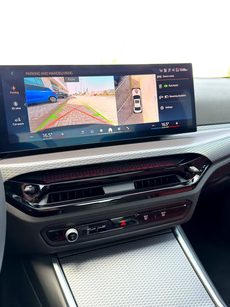 BMW 3-Series 320i 2025 - GCC Specs - 5 Years Warranty - 5 Years Free Service. Free insurance & t - Image 18