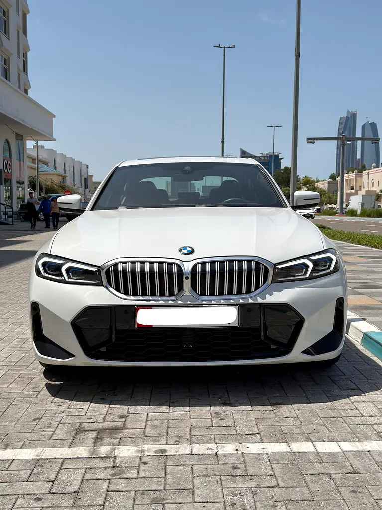 BMW 3-Series 320i 2025 - GCC Specs - 5 Years Warranty - 5 Years Free Service. Free insurance & t - Image 4