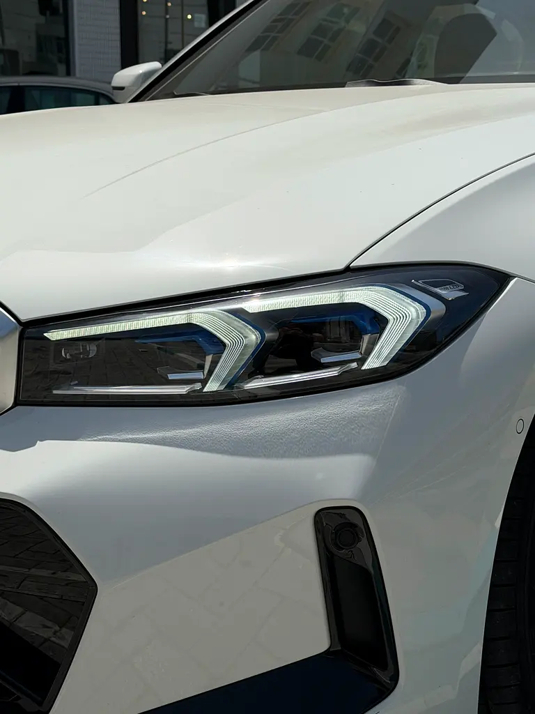 BMW 3-Series 320i 2025 - GCC Specs - 5 Years Warranty - 5 Years Free Service. Free insurance & t - Image 5