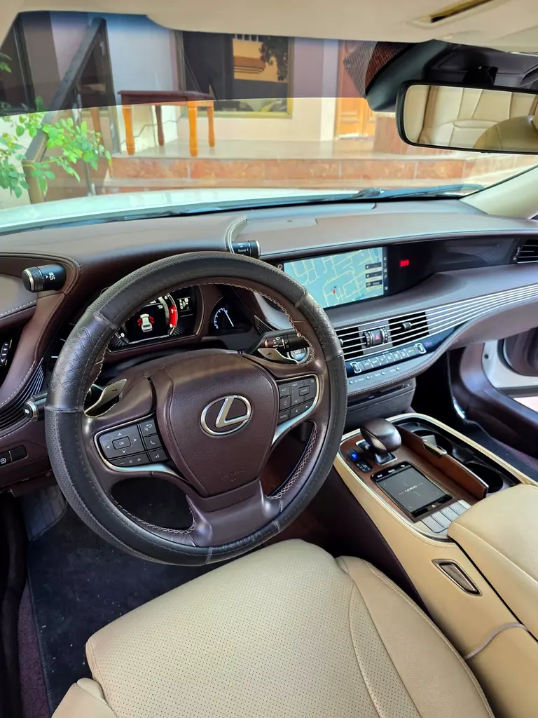 LEXUS LS 350 2018 | GCC | FULL SERVICE HISTORY FROM AL FUTTAIM - Image 14