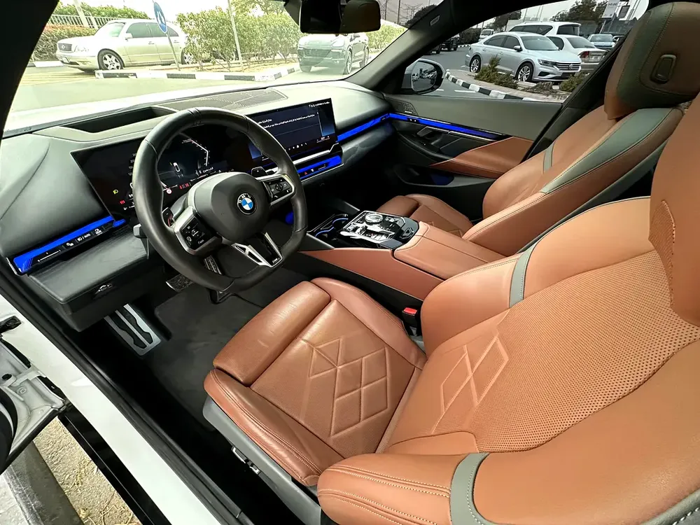 BMW 520i M-SPORT 2024 GCC UNDER WARRANTY AND CONTRACT SERVICE FULL OPTION NO ACCIDENTS NO PAINT - Image 10
