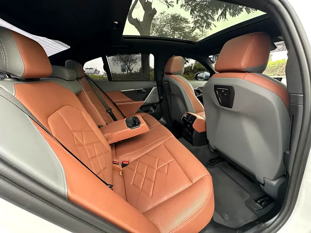 BMW 520i M-SPORT 2024 GCC UNDER WARRANTY AND CONTRACT SERVICE FULL OPTION NO ACCIDENTS NO PAINT - Image 11
