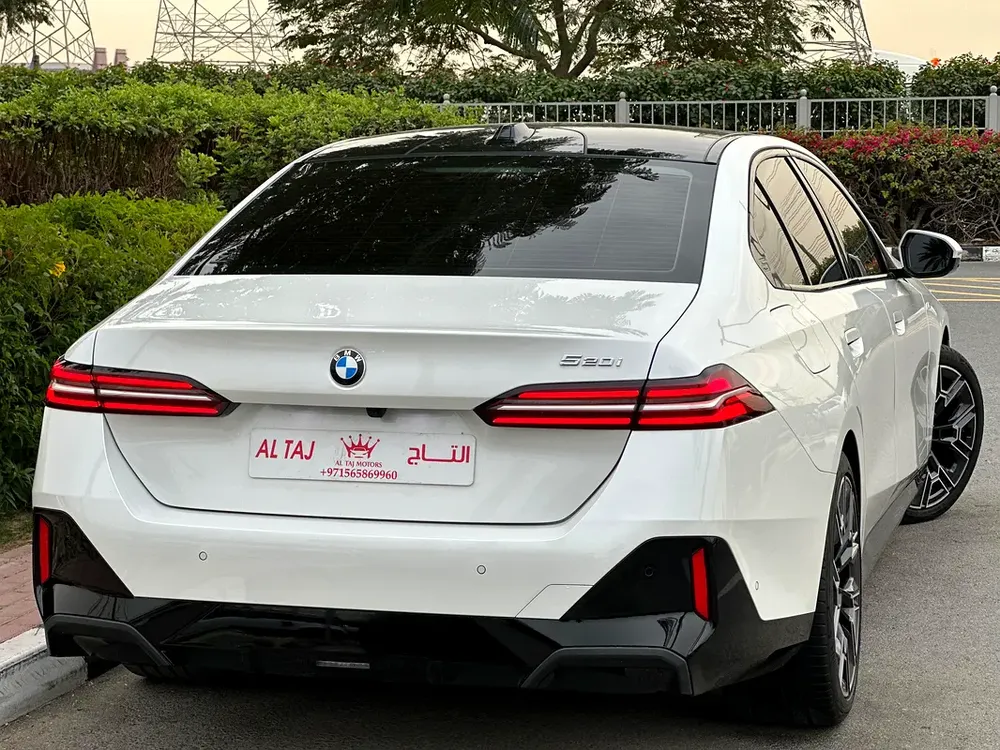 BMW 520i M-SPORT 2024 GCC UNDER WARRANTY AND CONTRACT SERVICE FULL OPTION NO ACCIDENTS NO PAINT - Image 6