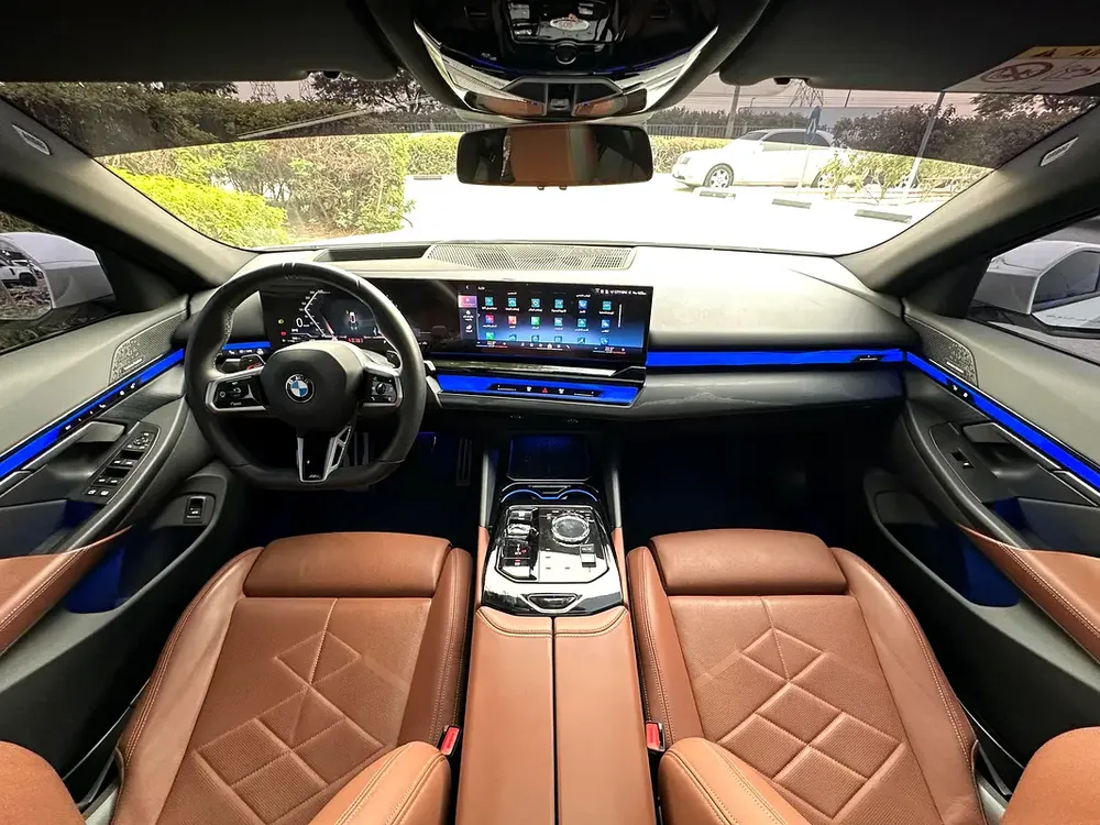 BMW 520i M-SPORT 2024 GCC UNDER WARRANTY AND CONTRACT SERVICE FULL OPTION NO ACCIDENTS NO PAINT - Image 8