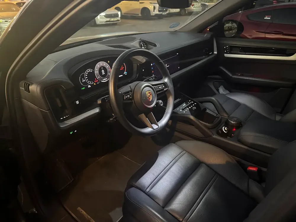 2024 Porsche Cayenne Coupe | Low KM | Mint | Warranty - Image 4