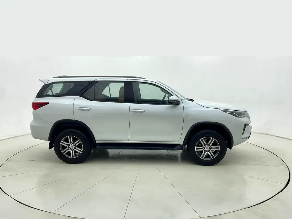 AED 1,578/m | 0 DP | Free 3 Months Warranty | Service History | 30 Day Return | TOYOTA FORTUNER 2023 - Image 5