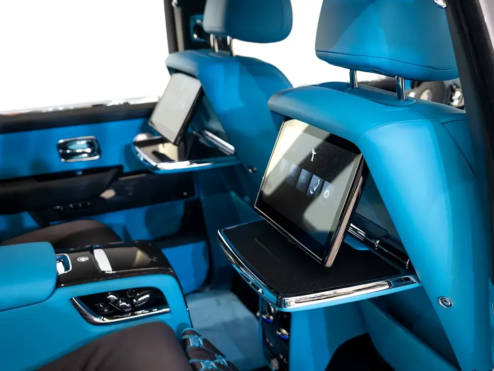 2025 | ROLLS-ROYCE CULLINAN | BLACK BADGE | GUCCI INTERIOR | BRAND NEW | 0 KM | FULL OPTION - Image 11