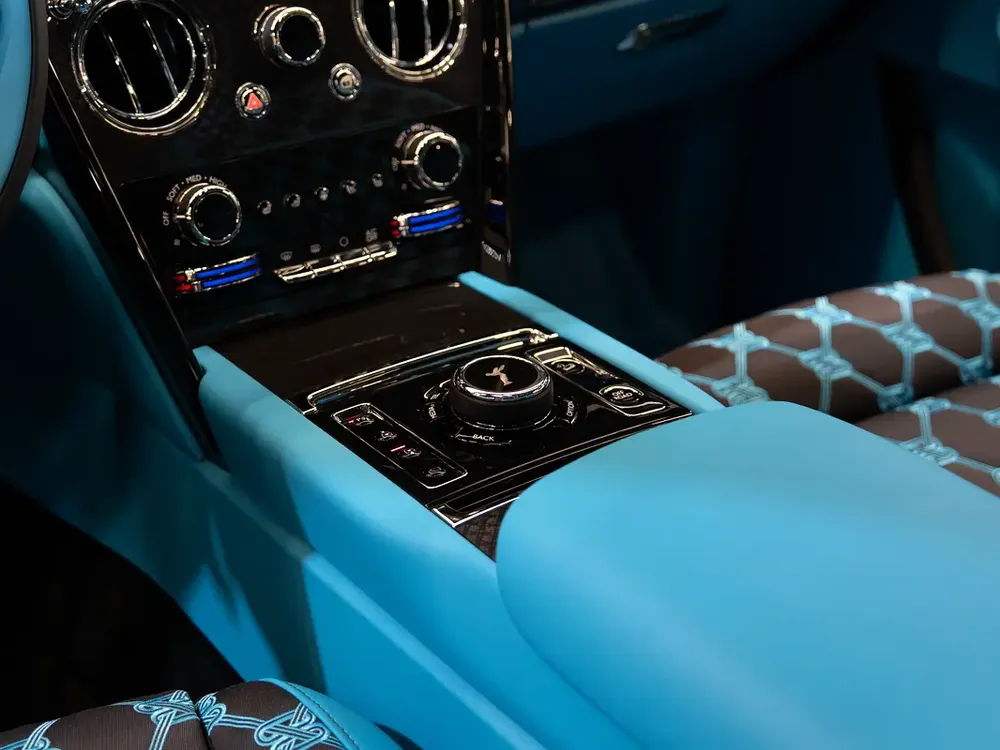 2025 | ROLLS-ROYCE CULLINAN | BLACK BADGE | GUCCI INTERIOR | BRAND NEW | 0 KM | FULL OPTION - Image 18