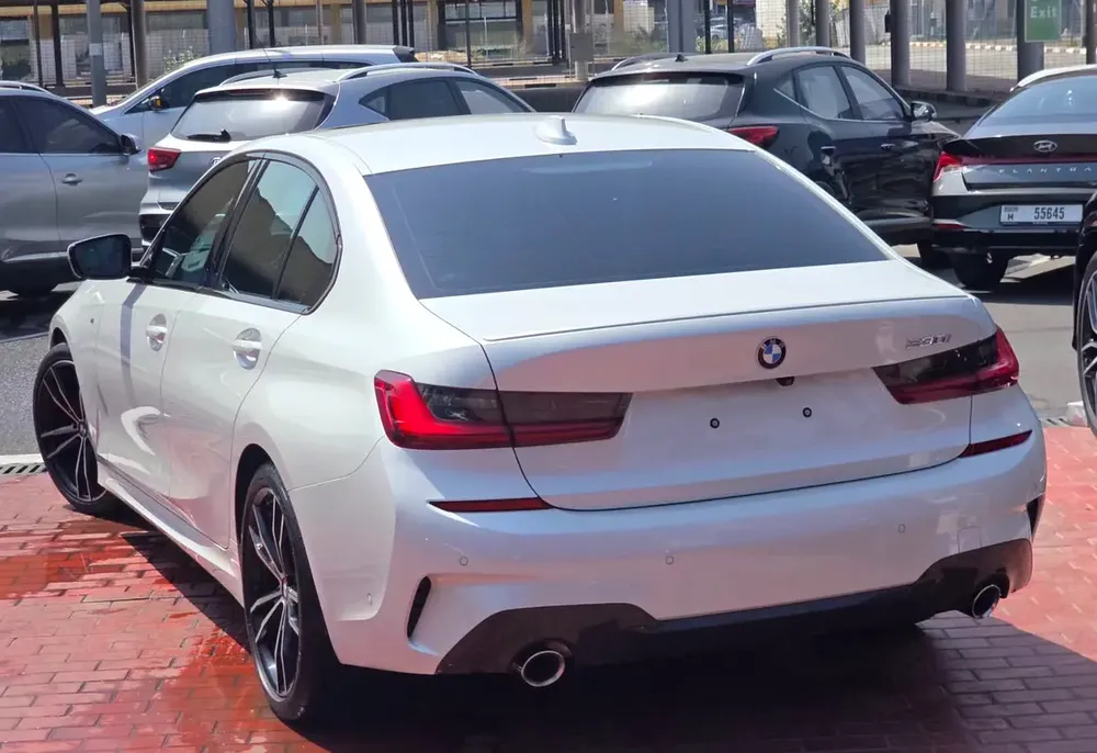 BMW 330i M Sport Warranty  service 2022 GCC - Image 7