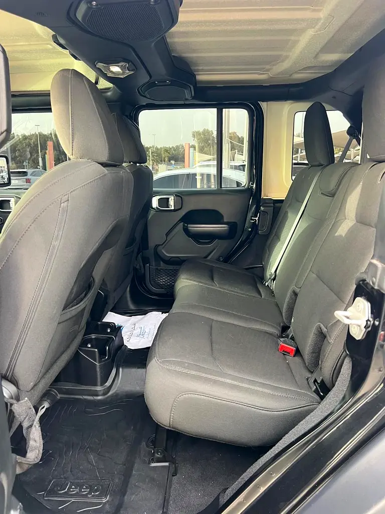 Jeep Wrangler Sport 2018 | GCC Specs | Excellent Condition - Image 12