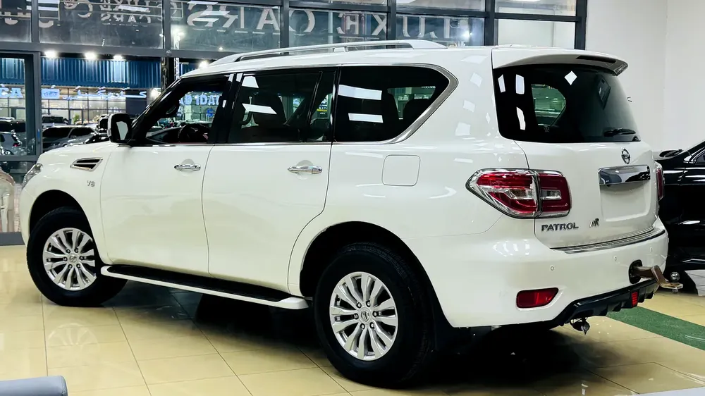 2016 Nissan Patrol SE V8 1st Owner From Agency - Image 5