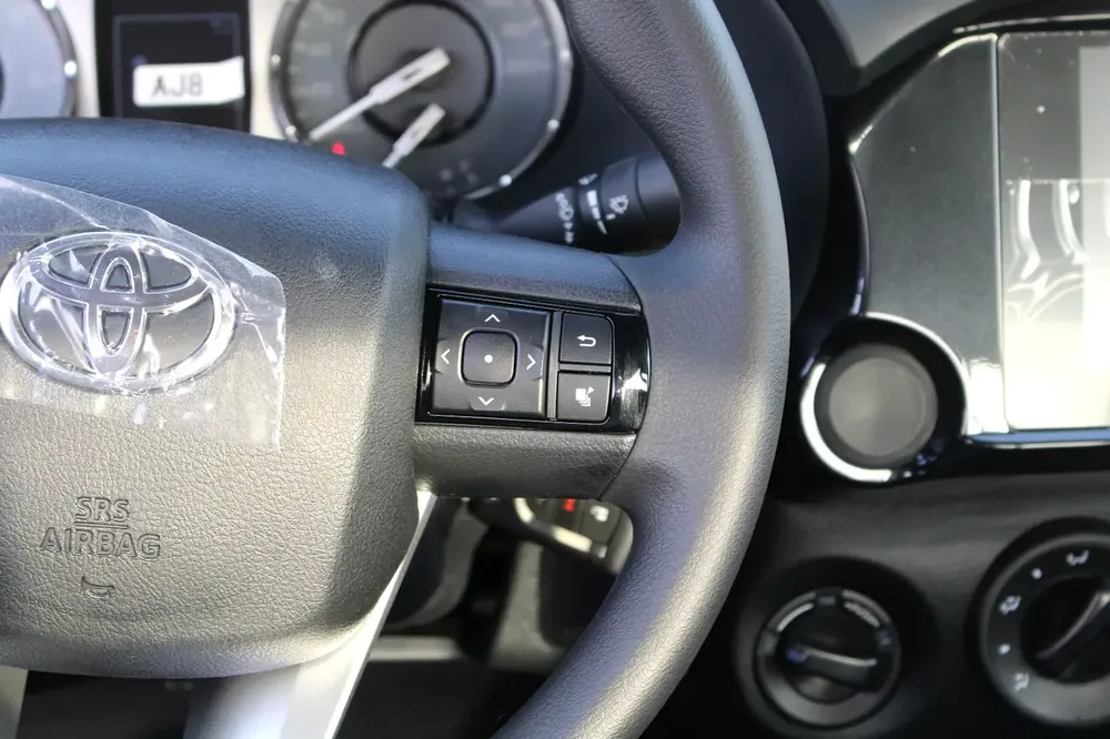 LHD - TOYOTA HILUX 2.4L DIESEL 4 X 4 DOUBLE CABIN ACTIVE MANUAL - EXPORT ONLY TO TOGO - Image 12
