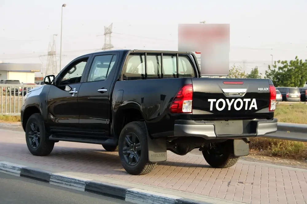 LHD - TOYOTA HILUX 2.4L DIESEL 4 X 4 DOUBLE CABIN ACTIVE MANUAL - EXPORT ONLY TO TOGO - Image 4