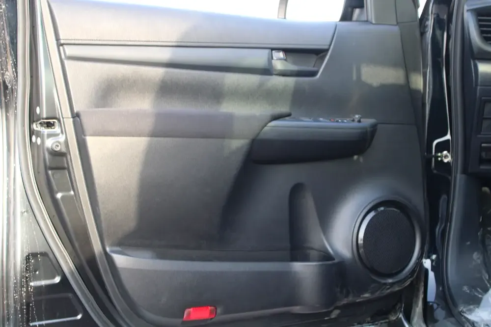 LHD - TOYOTA HILUX 2.4L DIESEL 4 X 4 DOUBLE CABIN ACTIVE MANUAL - EXPORT ONLY TO TOGO - Image 6