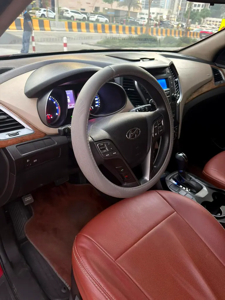2015 Hyundai Grand Santa Fe GCC specs - Image 12
