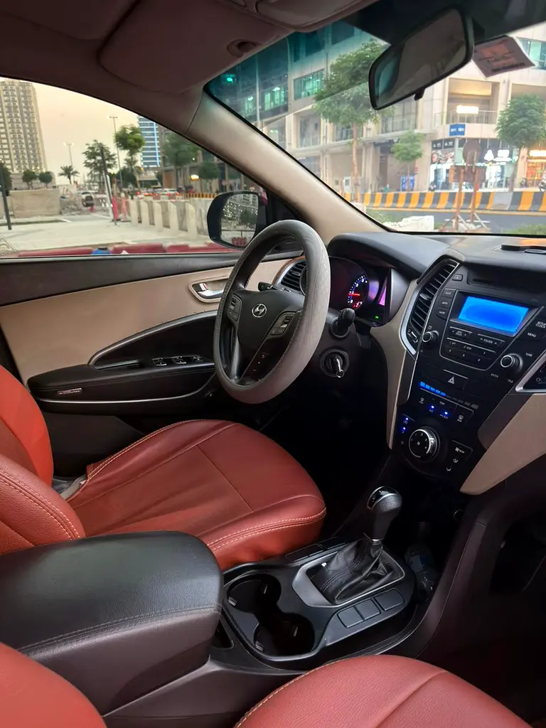 2015 Hyundai Grand Santa Fe GCC specs - Image 15