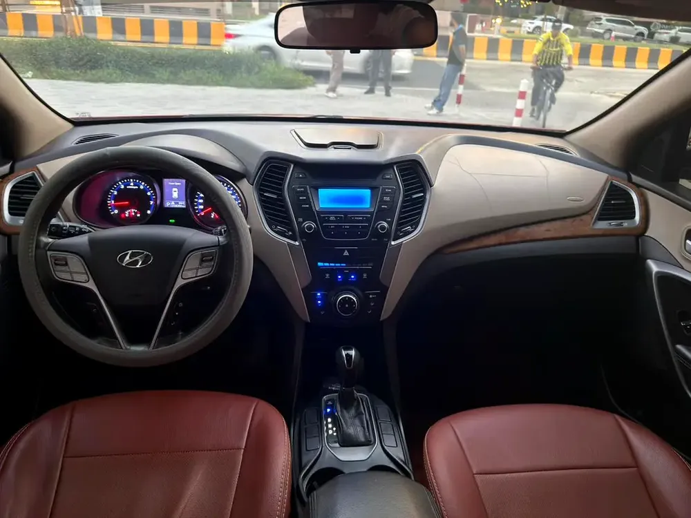 2015 Hyundai Grand Santa Fe GCC specs - Image 7